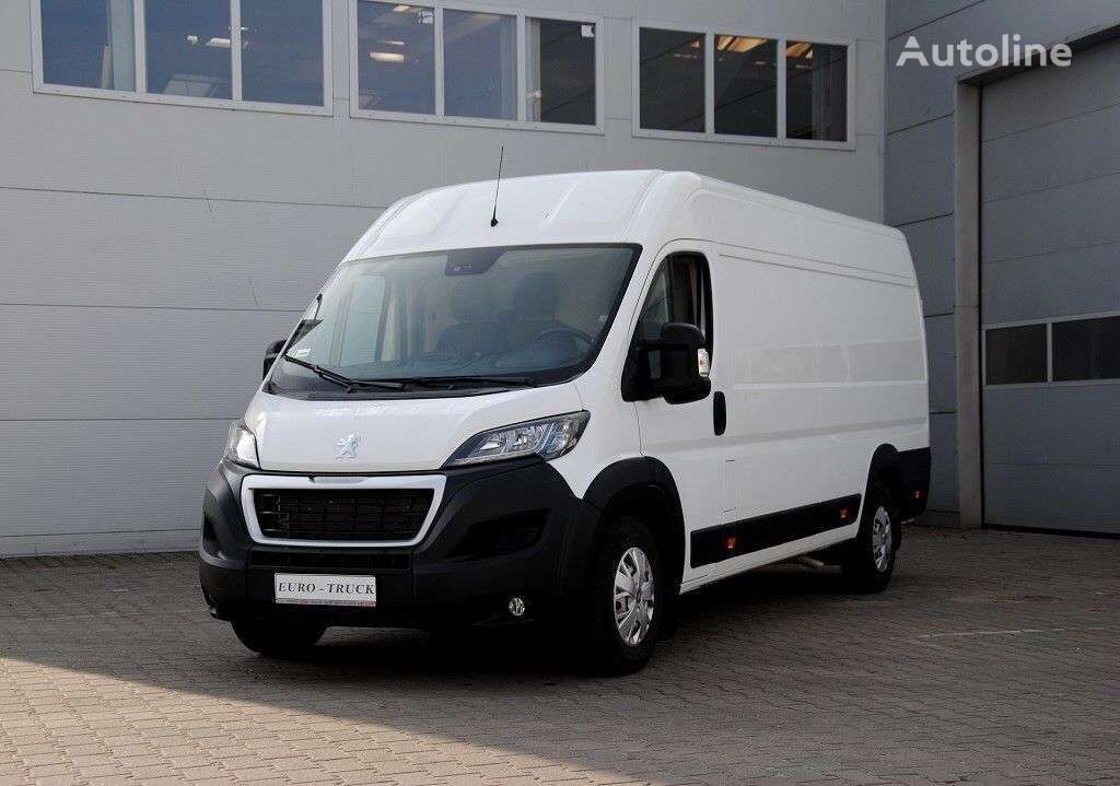 Peugeot Boxer closed box van