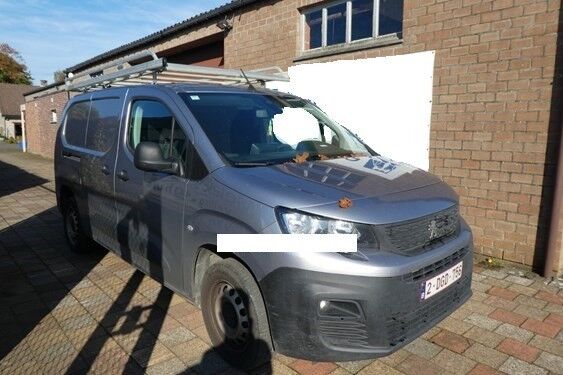 Peugeot Partner 1.5 HDi / Long Heavy / Aut. / 3 Seats / Metallic closed box van