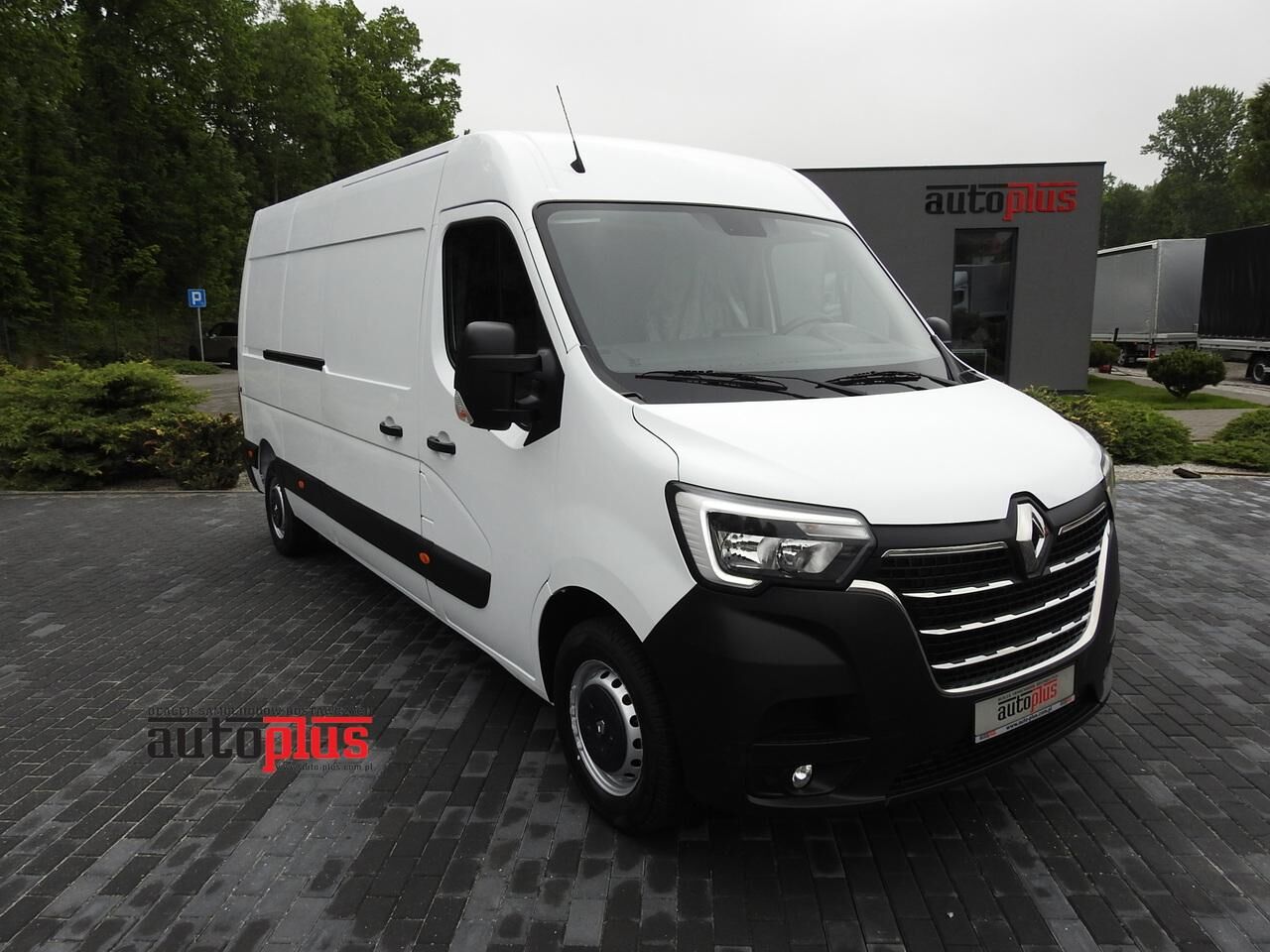 Renault MASTER  closed box van