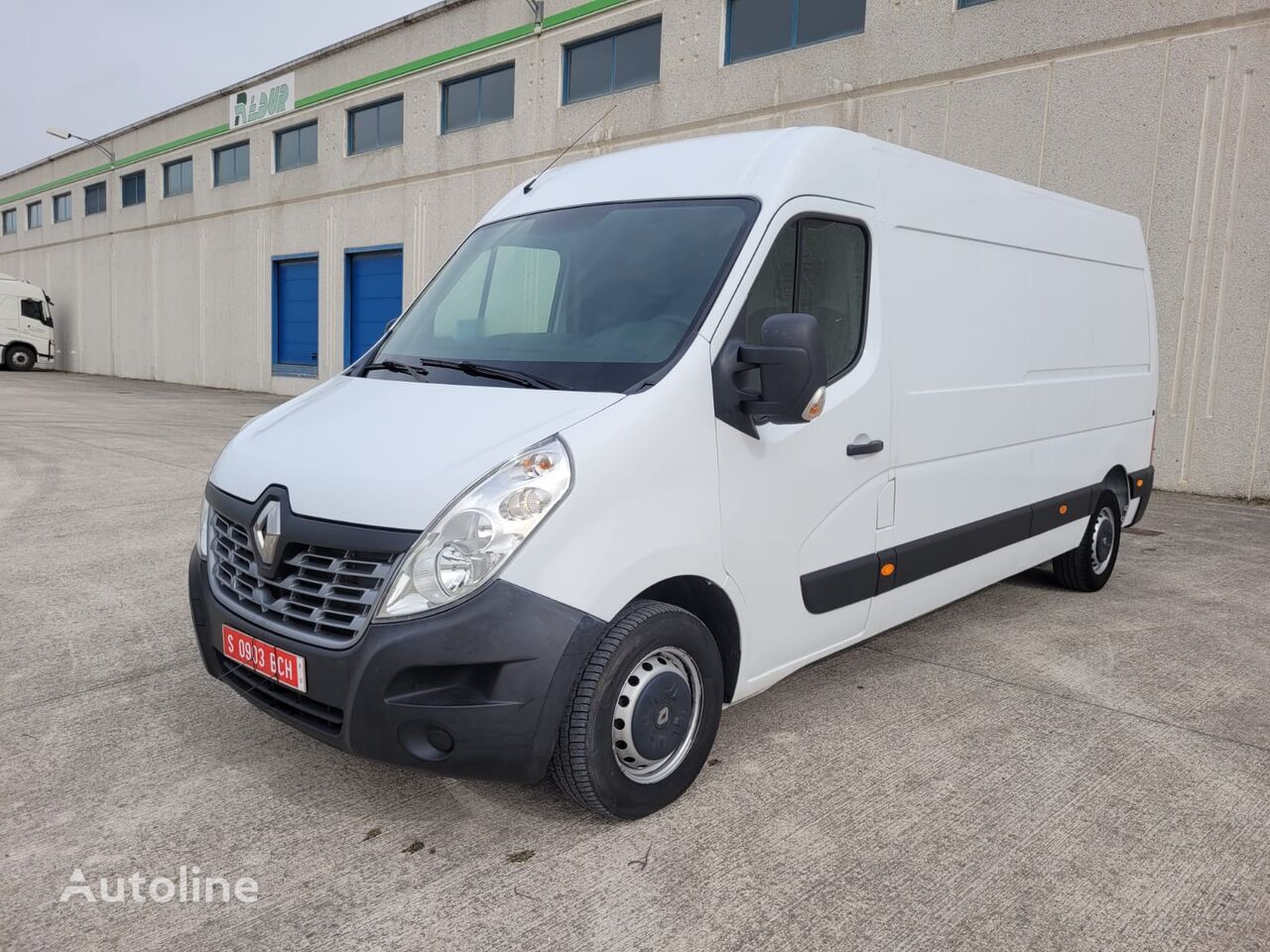 Renault Master 2.2 closed box van