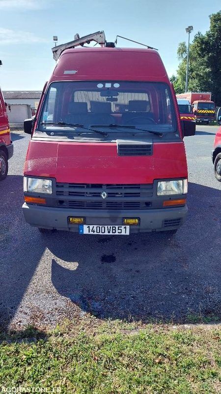 Renault TRAFIC closed box van