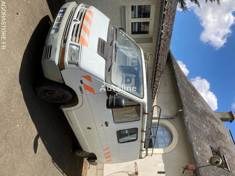 Renault TRAFIC closed box van