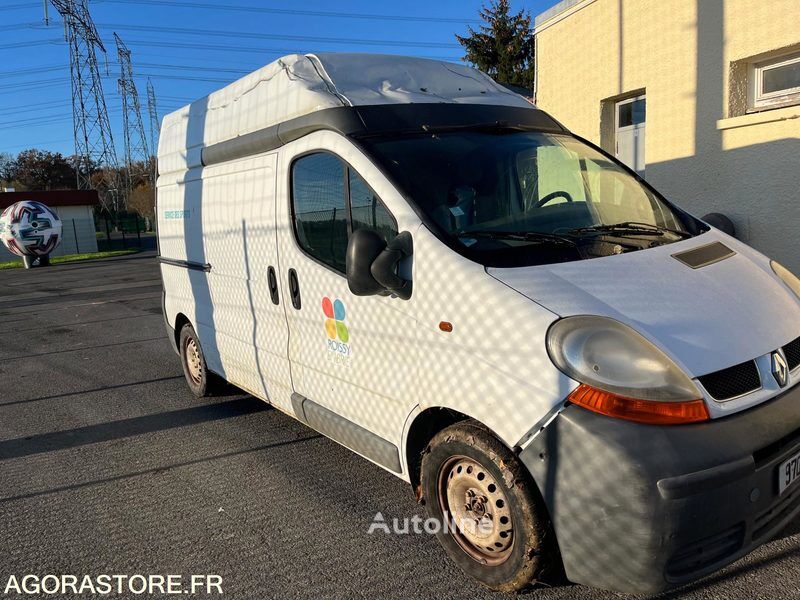 Renault TRAFIC closed box van