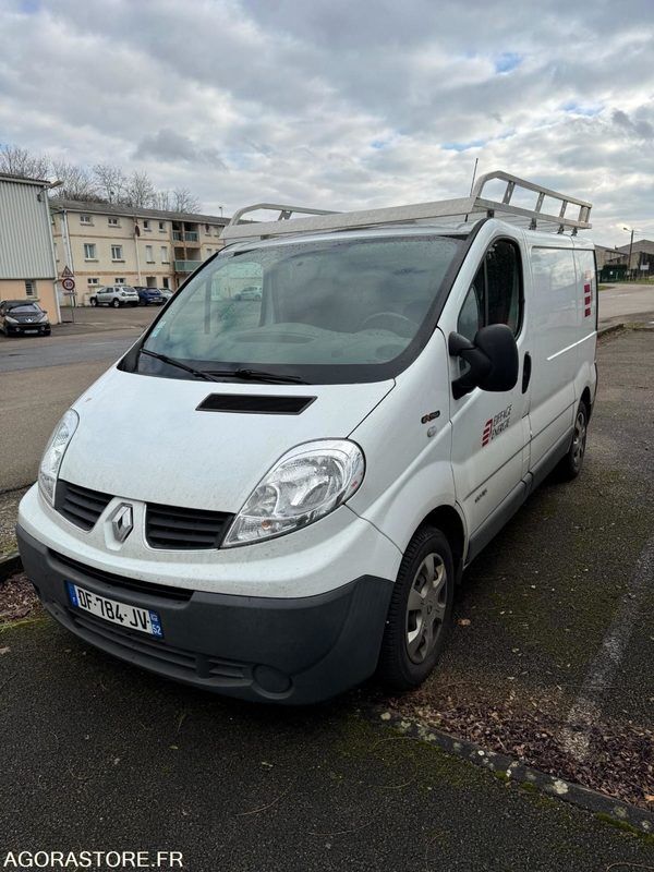 Renault TRAFIC closed box van