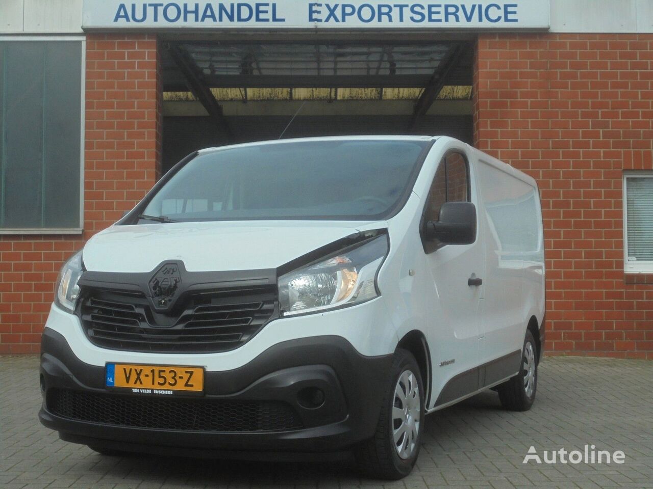 микроавтобус фургон Renault Trafic 120 после аварии