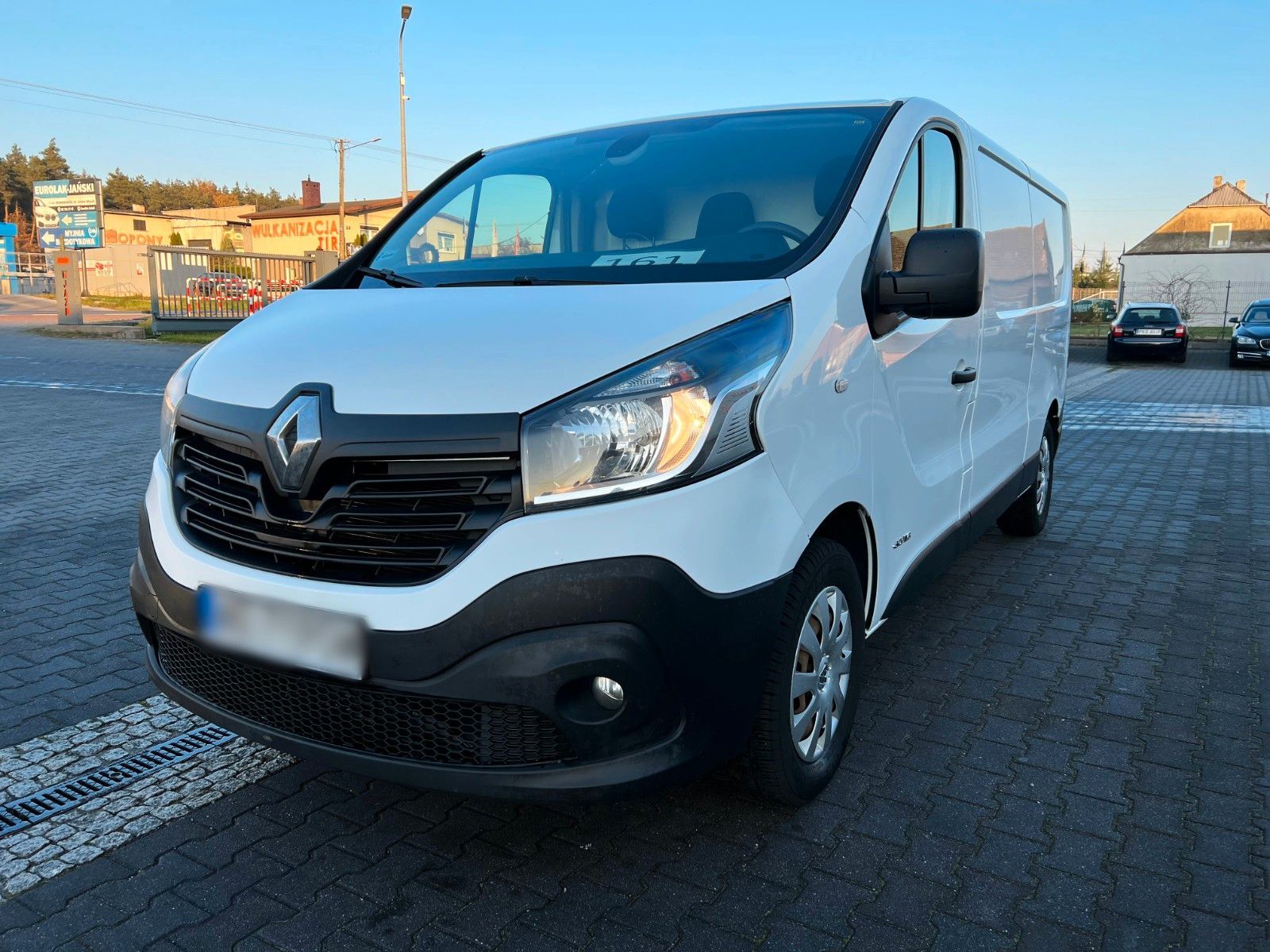 Renault Trafic Kasten L2H1 closed box van