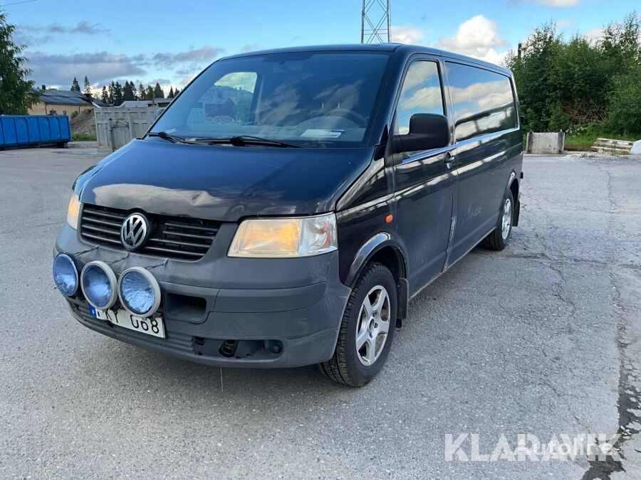 Volkswagen Transporter closed box van