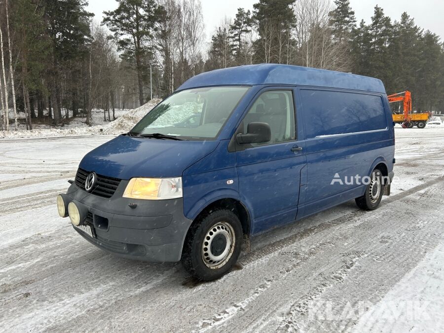 Volkswagen Transporter closed box van