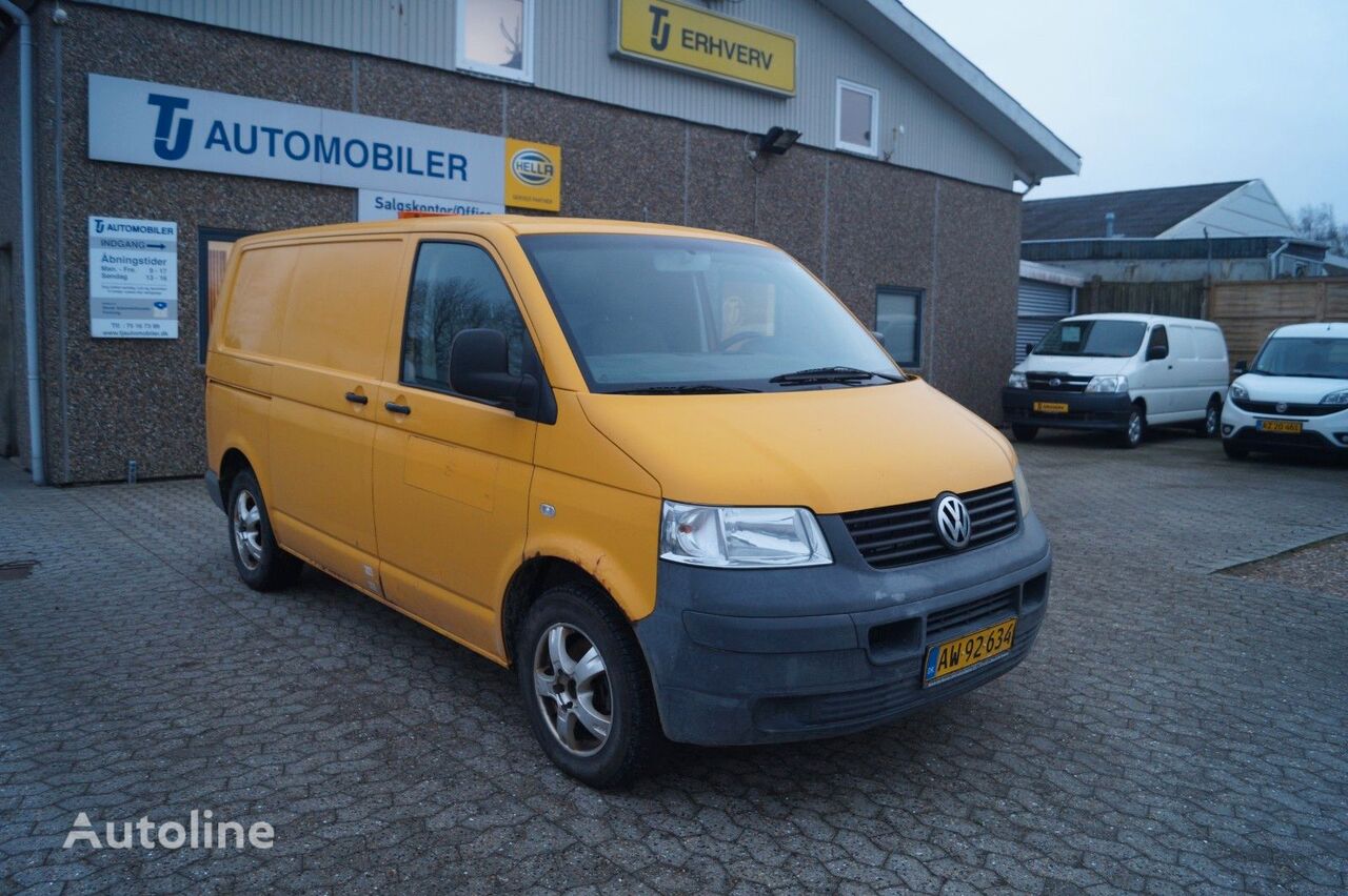 الميكروباصات شاحنة مقفلة Volkswagen Transporter 1,9 TDI Kasten T5 بعد وقوع الحادث