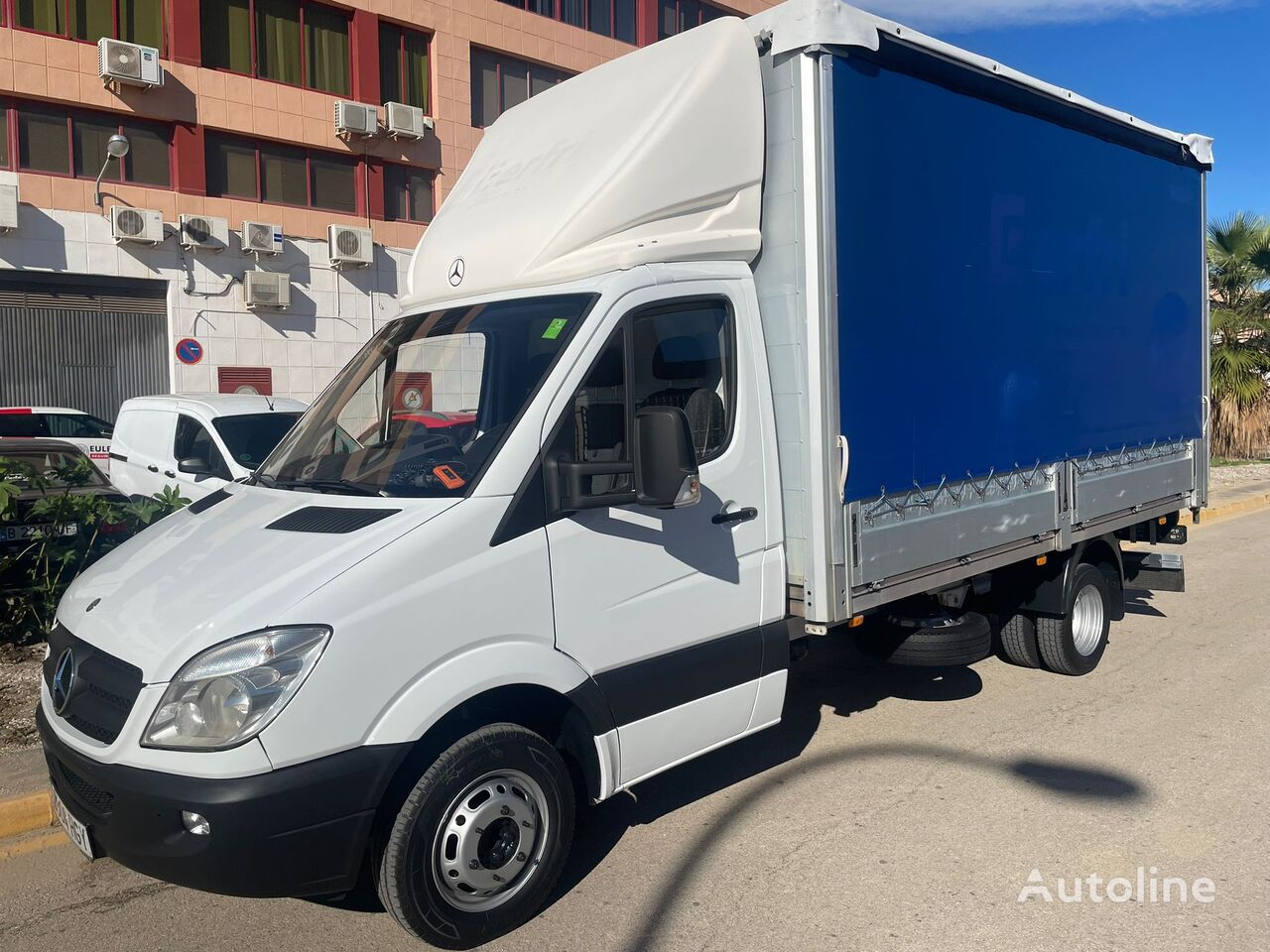 Mercedes-Benz SPRINTER 516 camión con lona corredera < 3.5t