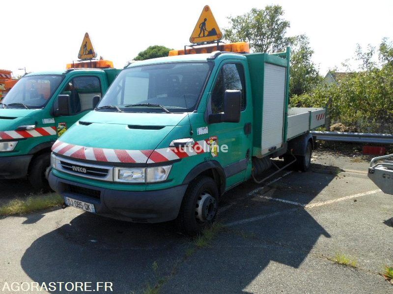 IVECO 65C17 flatbed truck < 3.5t