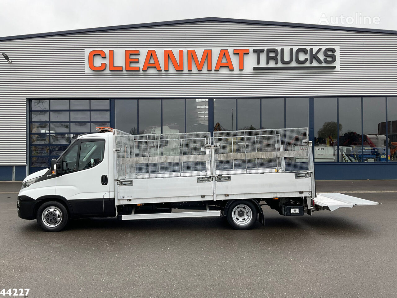 IVECO Daily 35C14 Euro 6 met DHollandia laadklep flatbed truck < 3.5t