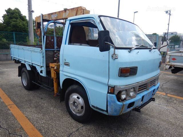 Isuzu ELF flatbed truck < 3.5t