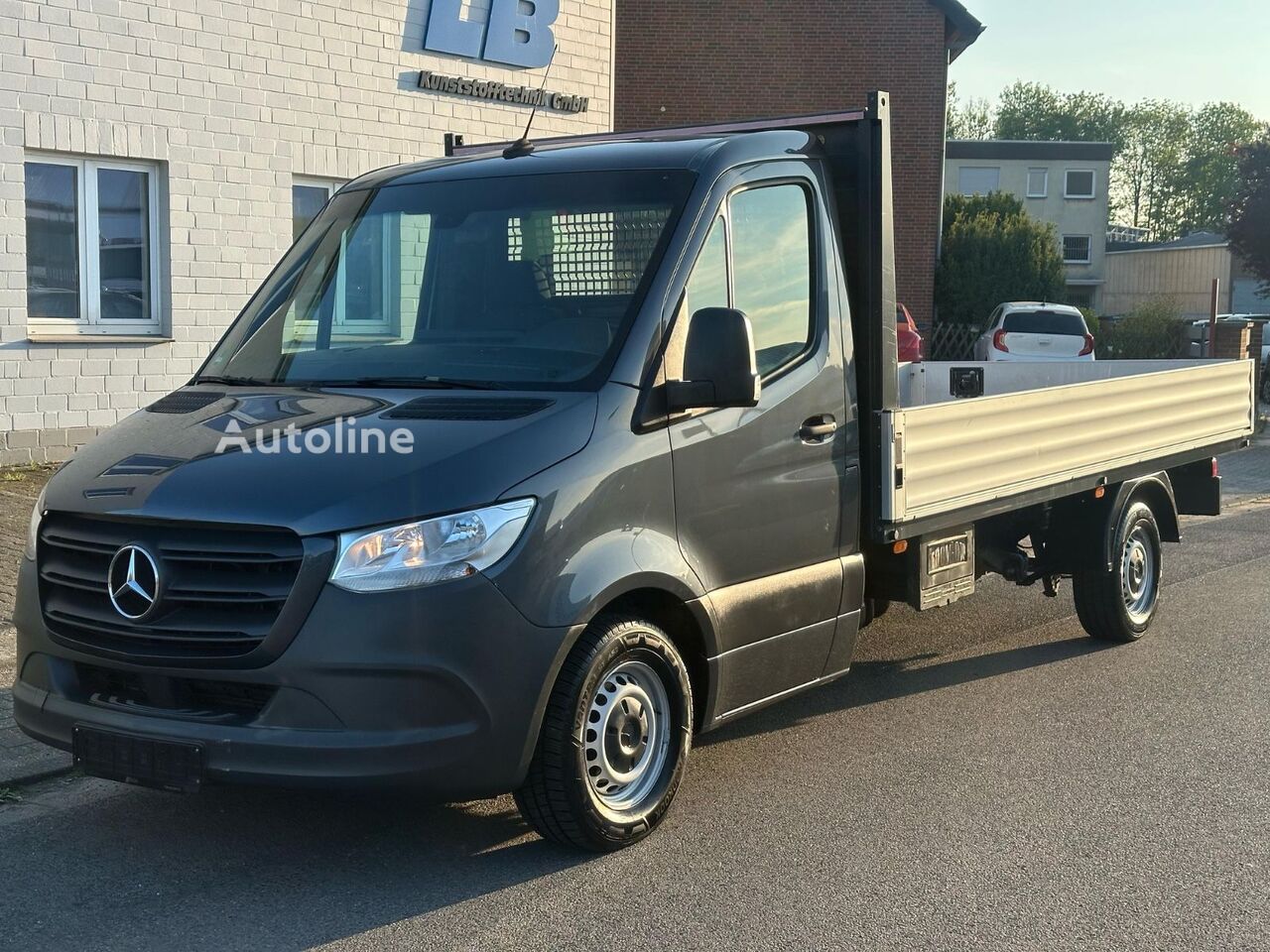 Аренда бортового грузовика < 3.5т Mercedes-Benz Sprinter 316 CDI | Autoline TM Бортовой грузовик < 3.5т Mercedes-Benz Sprinter 316 CDI - Autoline
