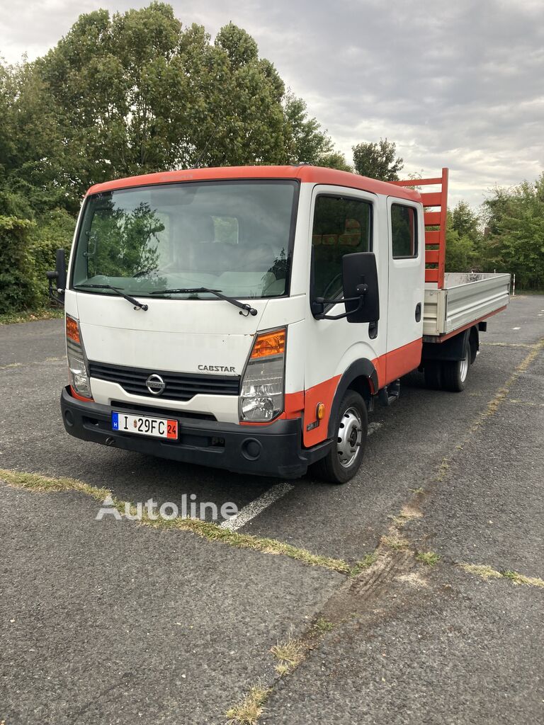 camion plateau < 3.5t Nissan Cabstar