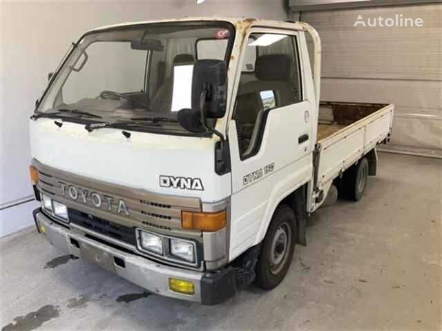 Toyota DYNA kamion s ravnom platformom < 3.5t