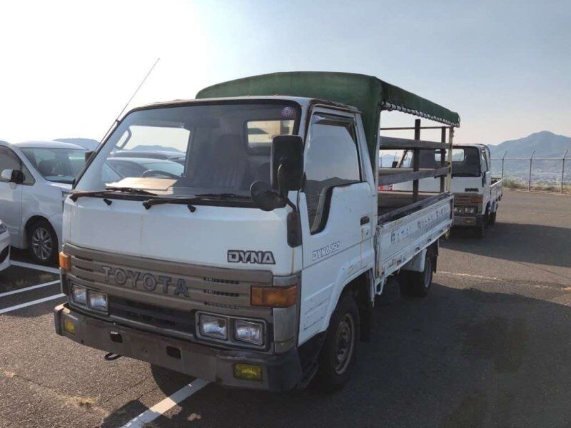 شاحنة مسطحة < 3.5طن Toyota DYNA