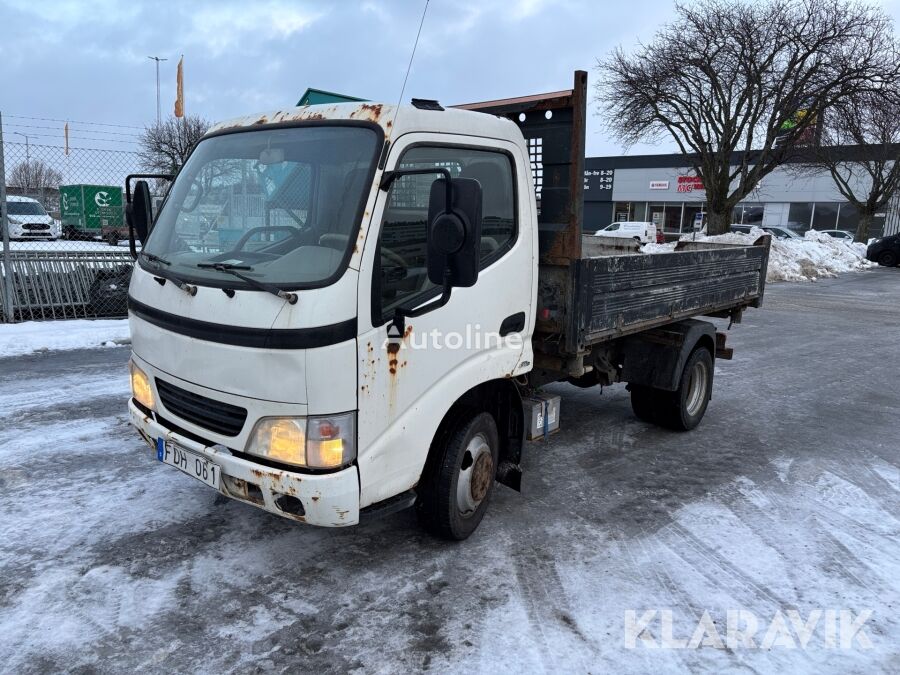 Toyota Dyna 150 flatbed truck < 3.5t