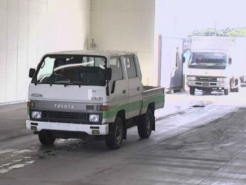 бортовой грузовик < 3.5т Toyota HIACE TRUCK