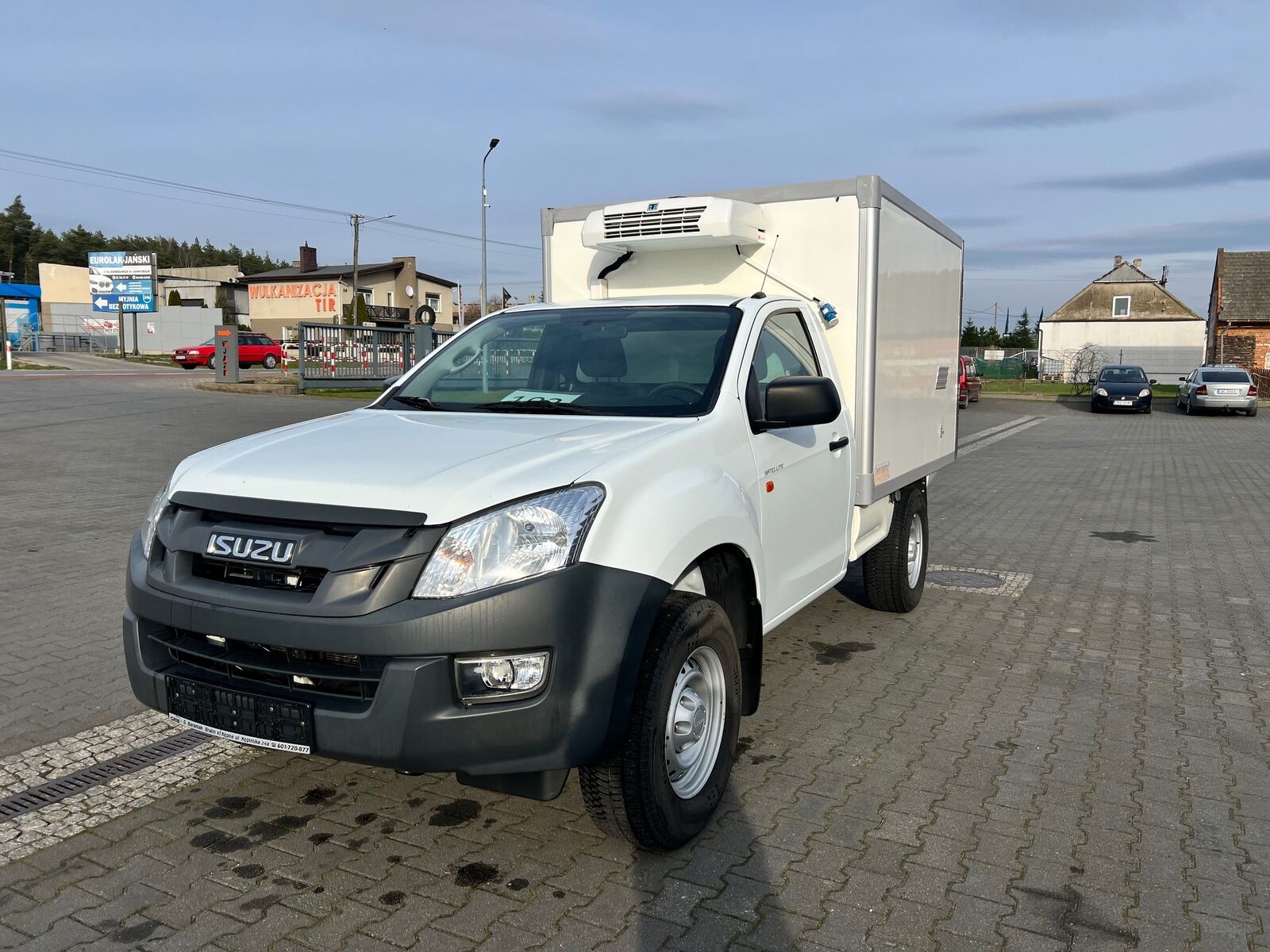 Isuzu Satellite 4X4 Kontener Chłodnia/Mroźnia + 230V ThermoKing refrigerated van