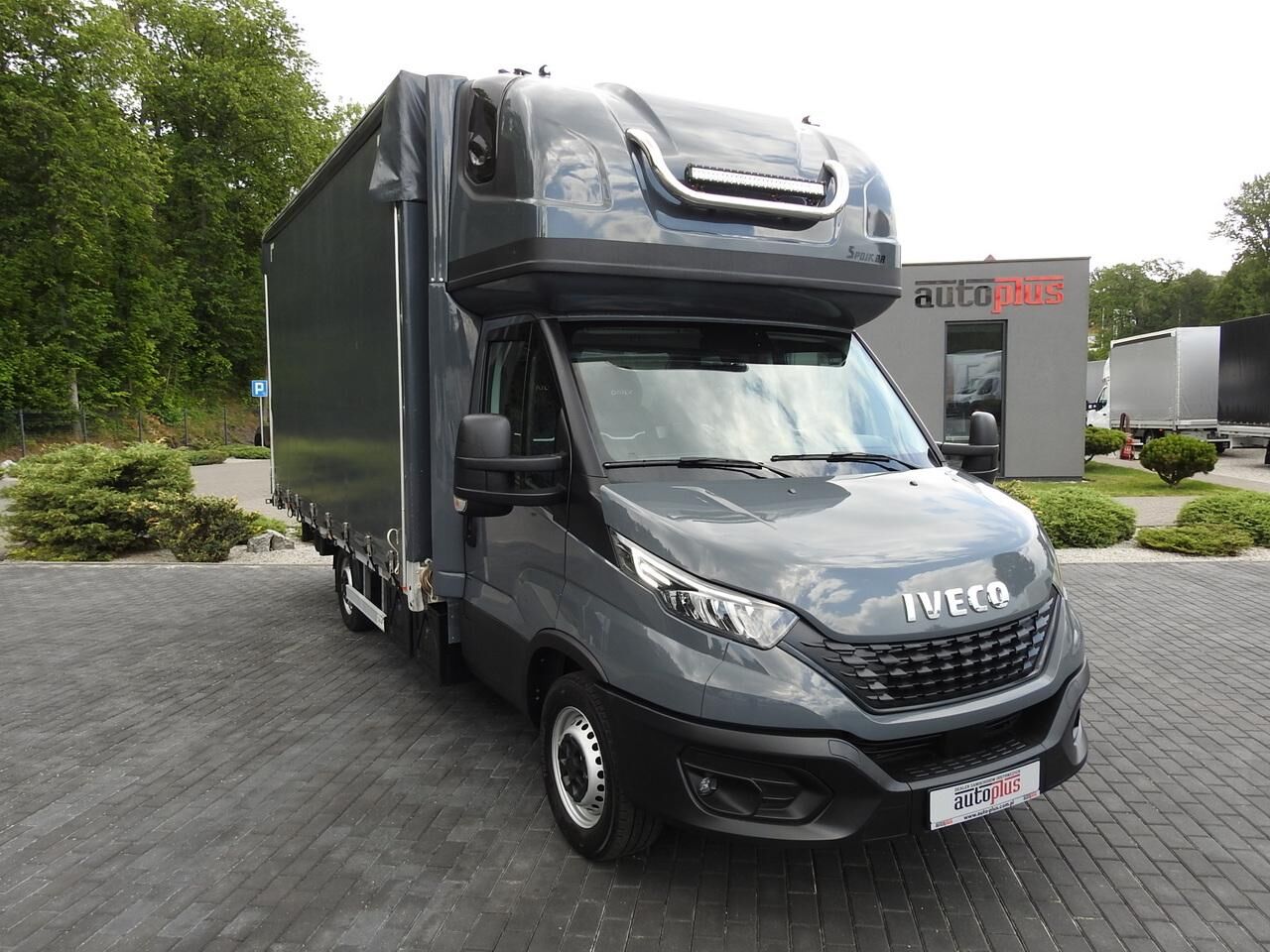 тентованный грузовик < 3.5т IVECO DAILY 35S18