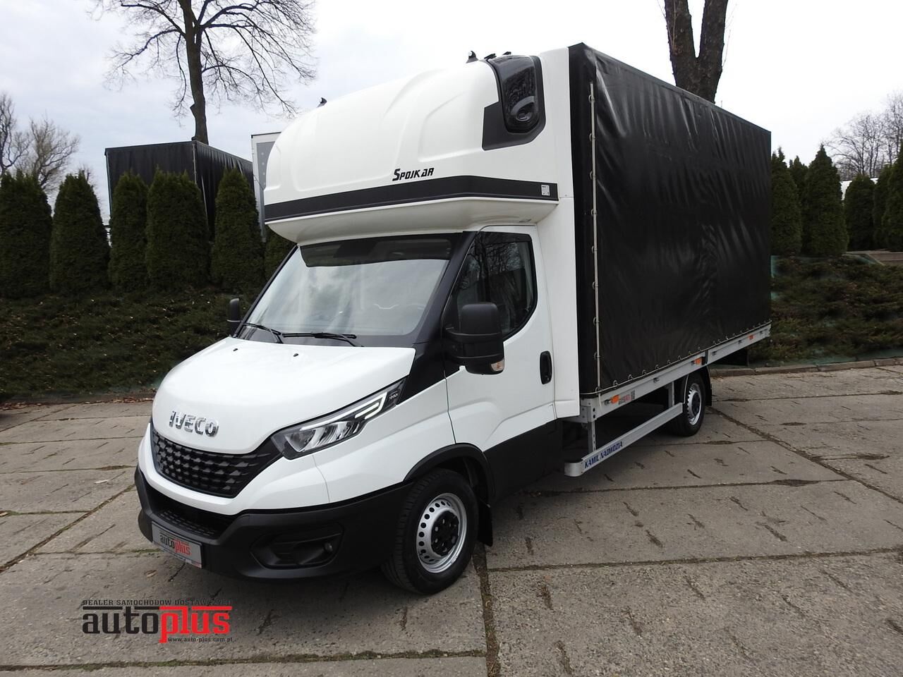 тентованный грузовик < 3.5т IVECO DAILY 35S18 PLANDEKA 10 PALET WEBASTO TEMPOMAT KLIMATYZACJA LEDY