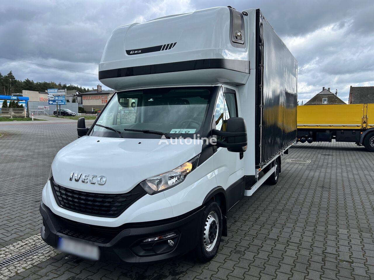 IVECO Daily 35S18 Car Tarpaulin 10 euro pallets Curtain tilt truck < 3.5t