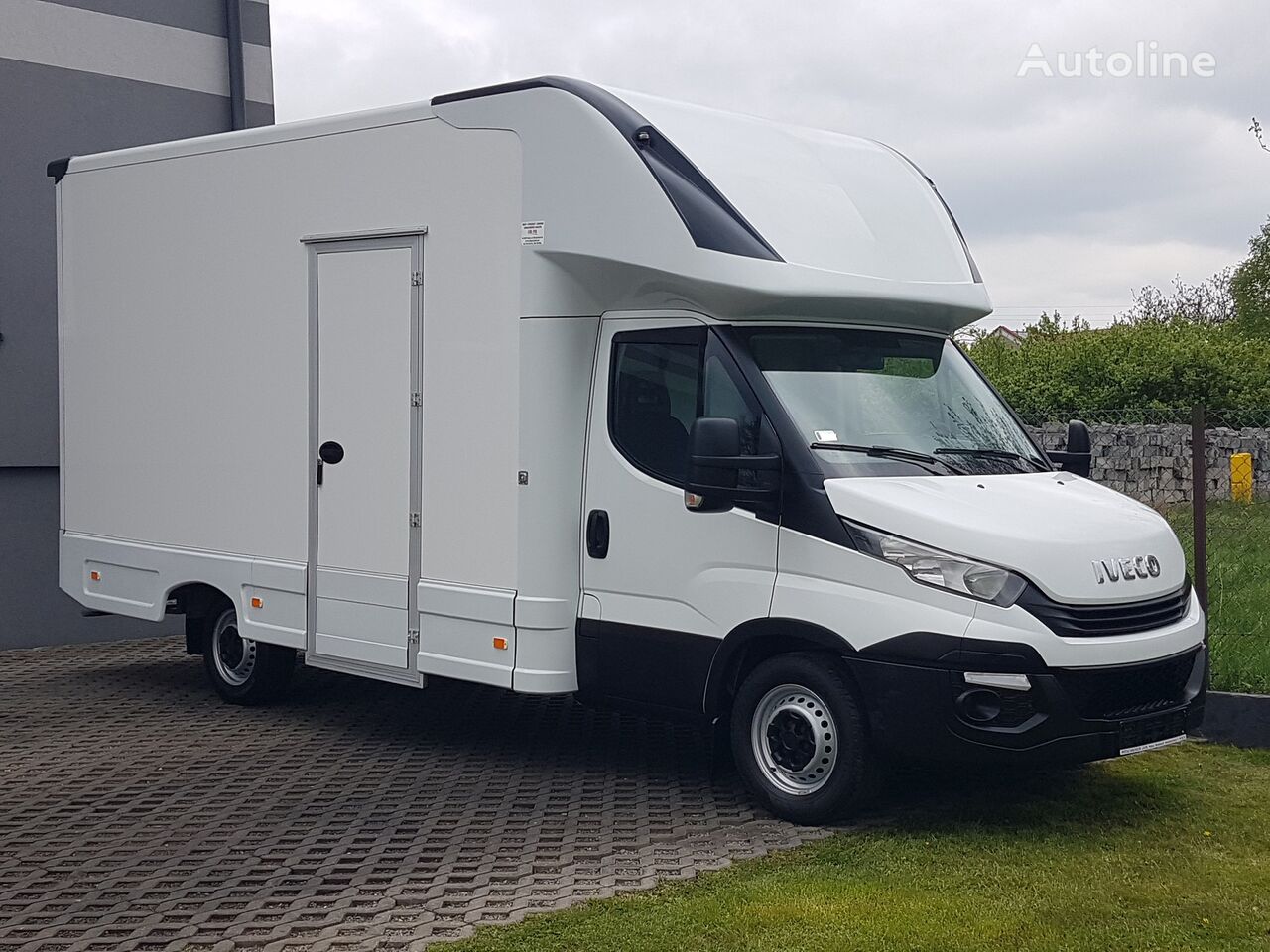 IVECO DAILY KONTENER NISKOPODŁOGOWY 4,31x2,23x2,42 KLIMA 35S14 SKLEP K vending truck < 3.5t