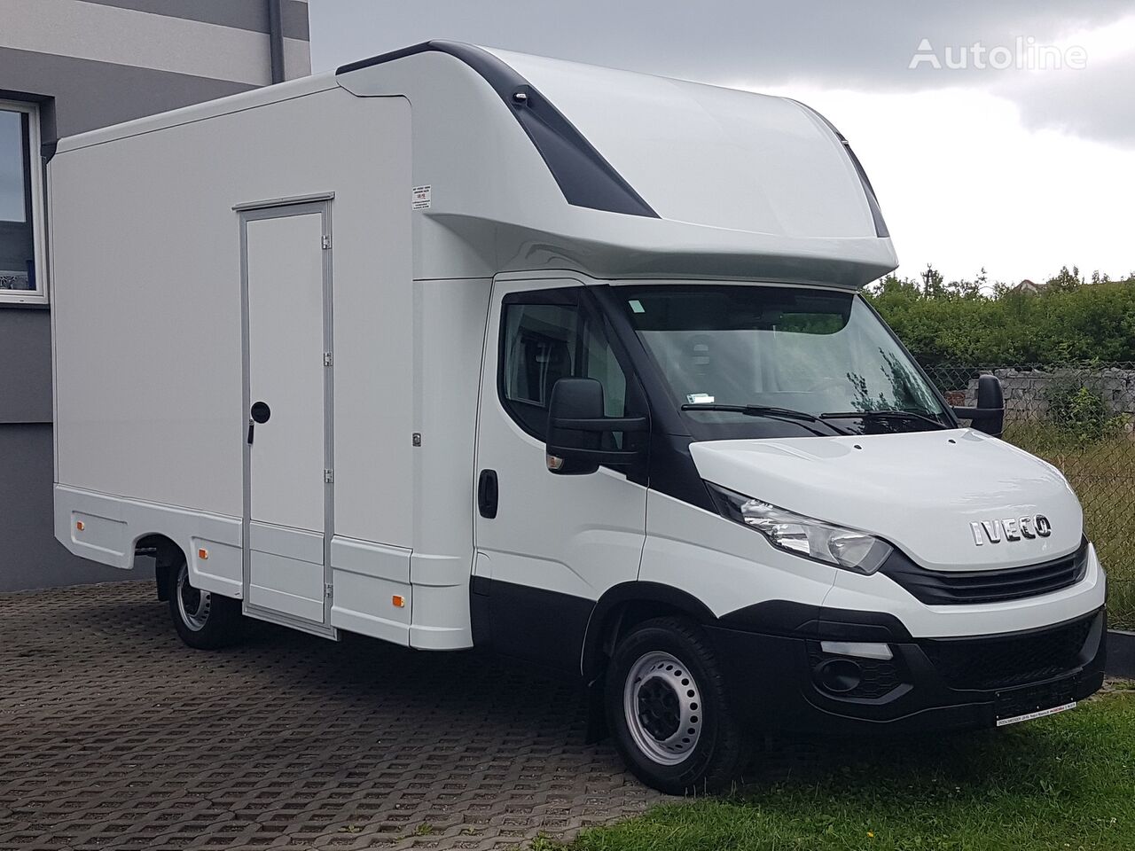 IVECO DAILY KONTENER NISKOPODŁOGOWY 4,31x2,24x2,42 camión tienda < 3.5t