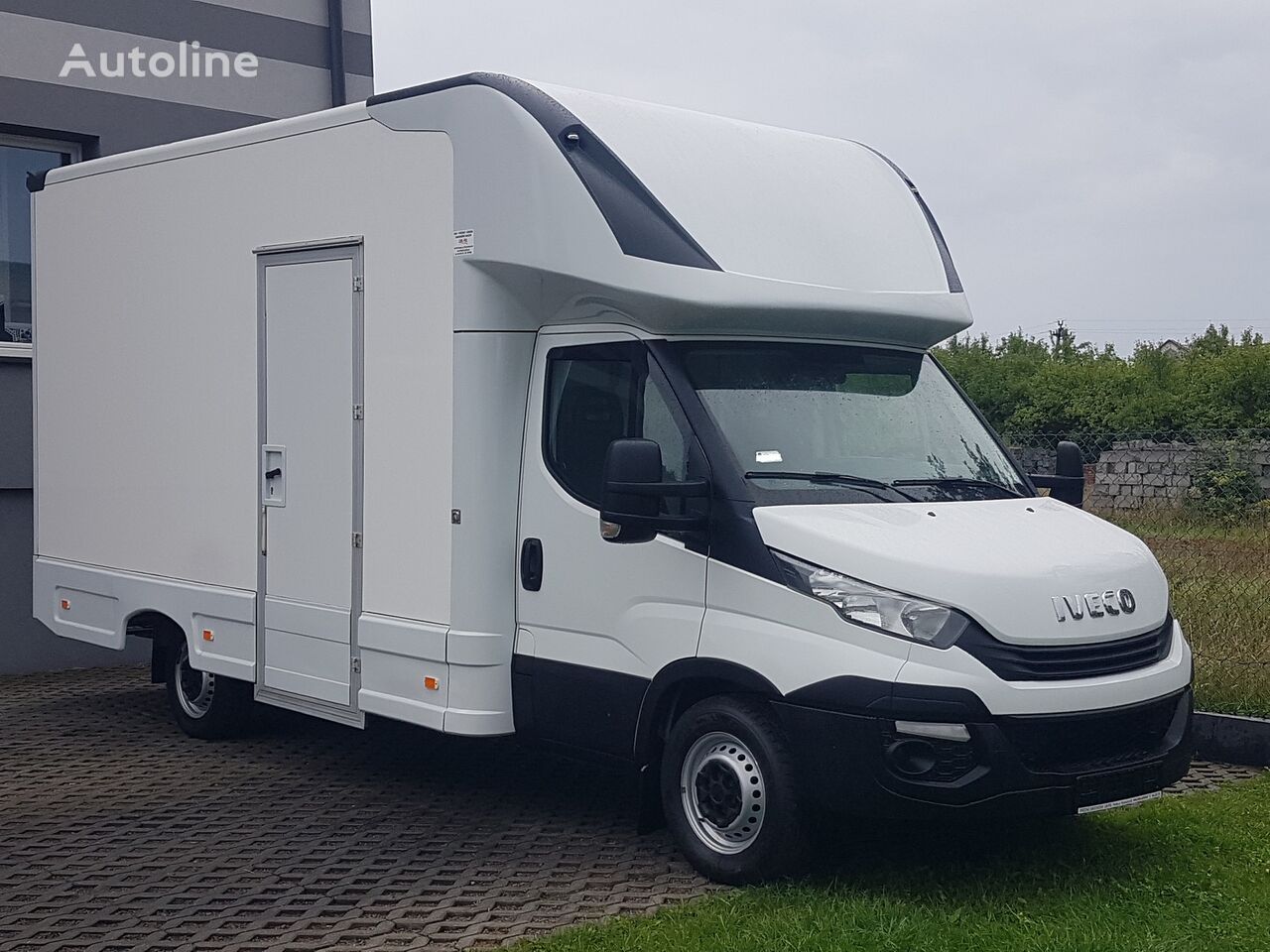 IVECO DAILY KONTENER NISKOPODŁOGOWY 4,31x2,24x2,42 FOODTRUCK SKLEP verkoopwagen < 3.5t