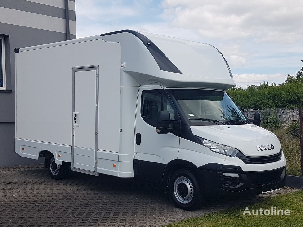 IVECO DAILY KONTENER NISKOPODŁOGOWY 4,31x2,24x2,43 SKLEP BAR FOODTRUCK camión tienda < 3.5t