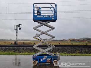 Genie GS-1930 articulated boom lift