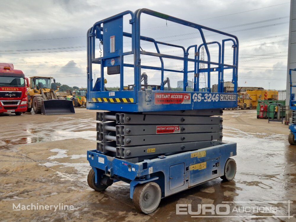 Genie GS3246 articulated boom lift