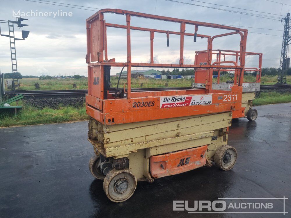 JLG 2030ES articulated boom lift