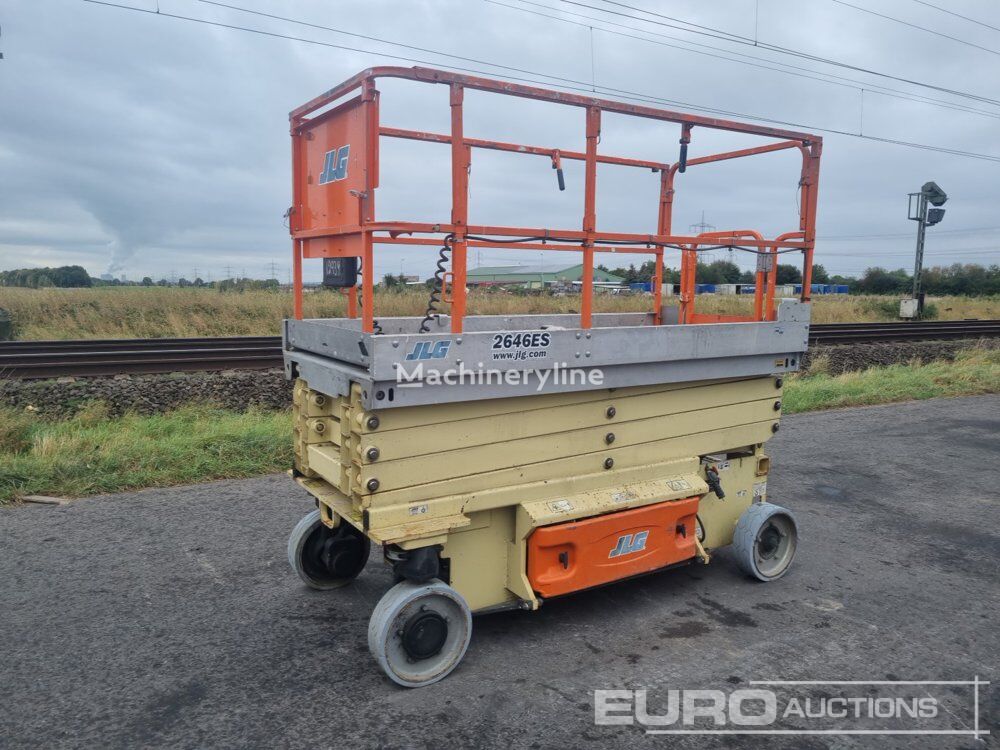 JLG 2646ES articulated boom lift