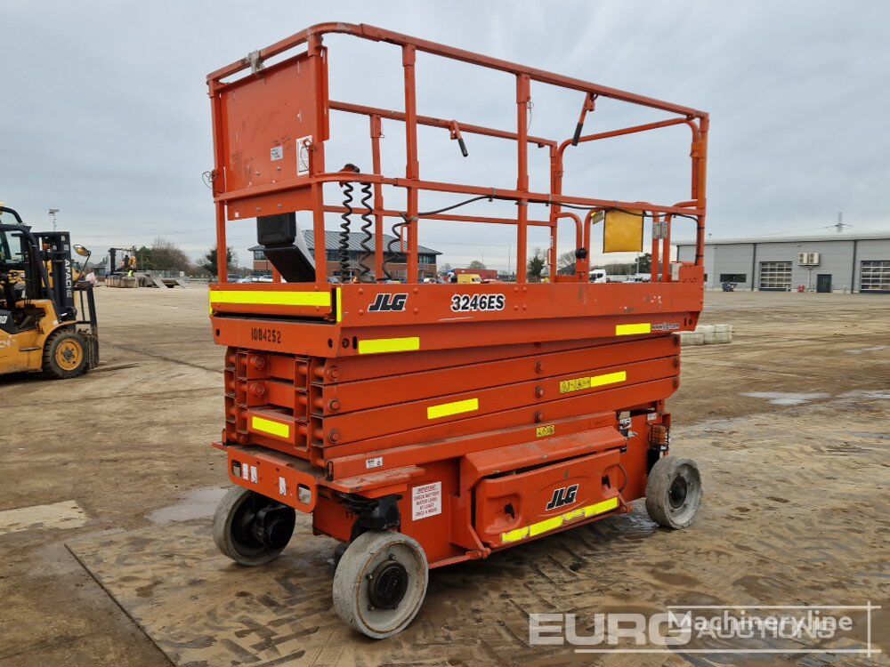 JLG 3246ES articulated boom lift