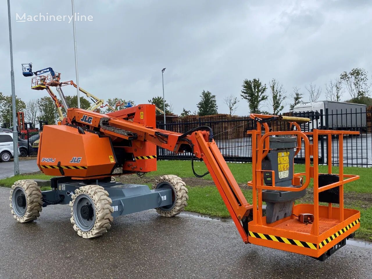 коленчатый подъемник JLG 340AJ