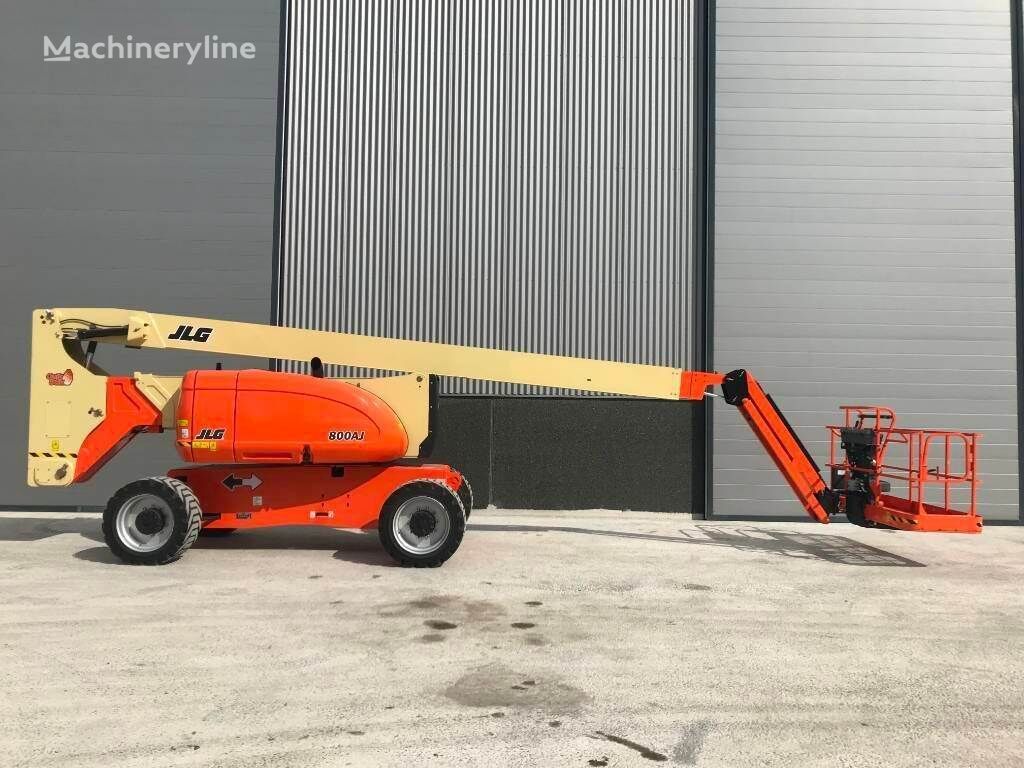 JLG 800 AJ articulated boom lift