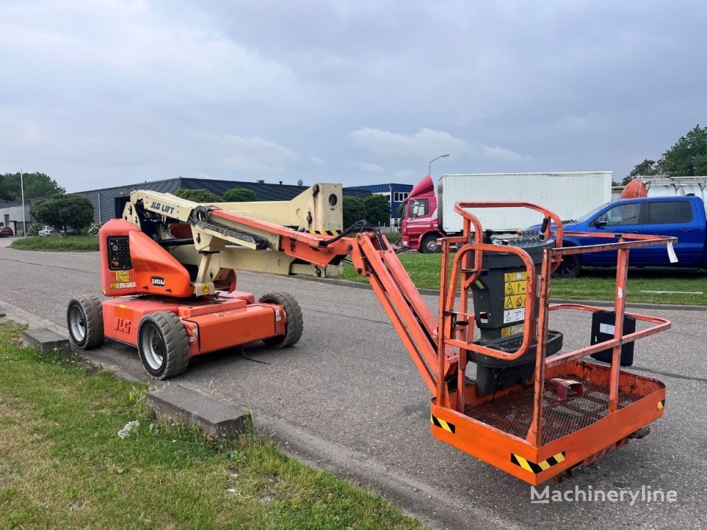 JLG E450AJ articulated boom lift