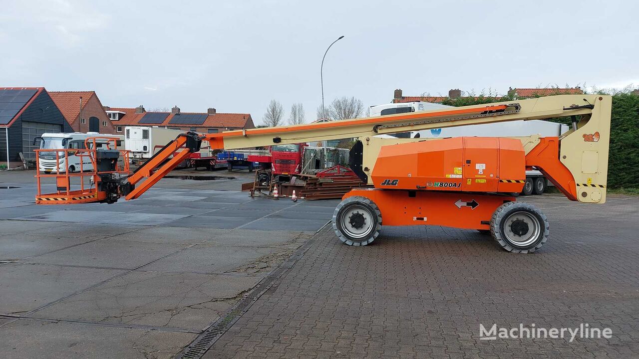 JLG H800AJ articulated boom lift