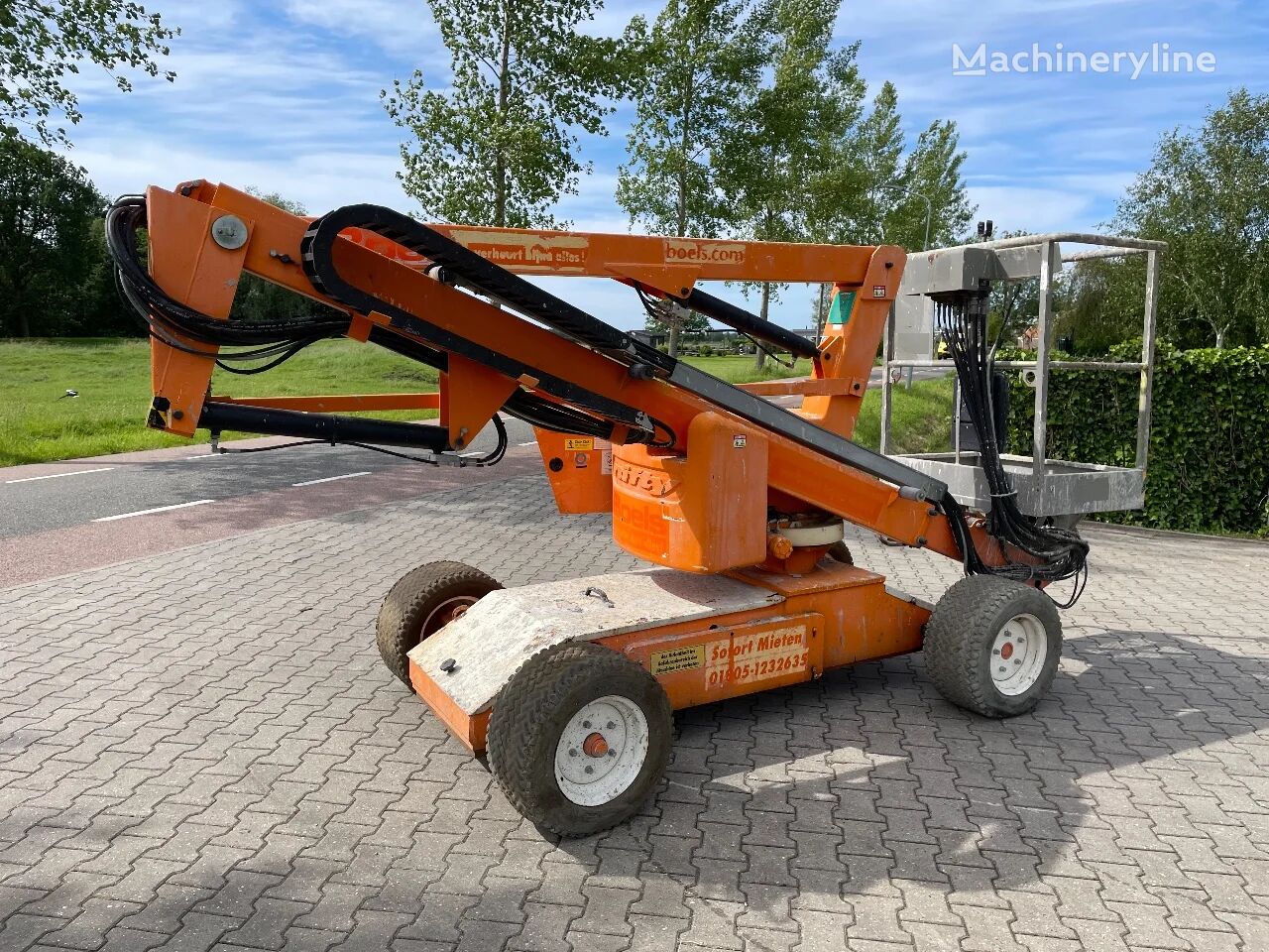 Niftylift HR12 NE articulated boom lift