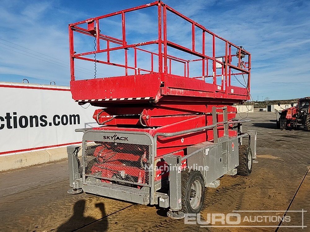 Skyjack 9250 articulated boom lift