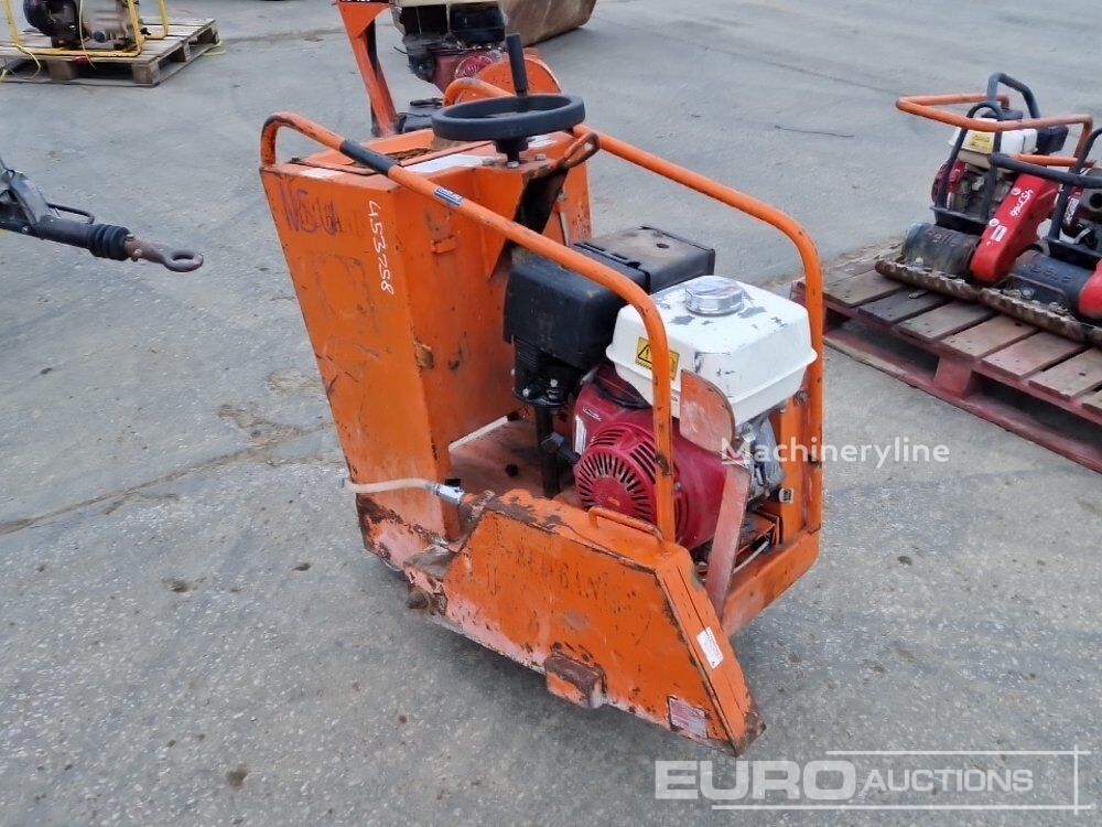 Road Saw asphalt cutter