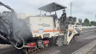ماكينة لصقل الأسفلت Wirtgen W2100