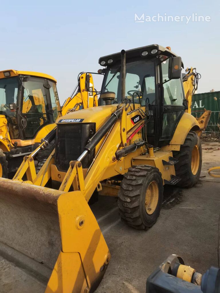 máy xúc đào liên hợp bánh lốp Caterpillar 420F