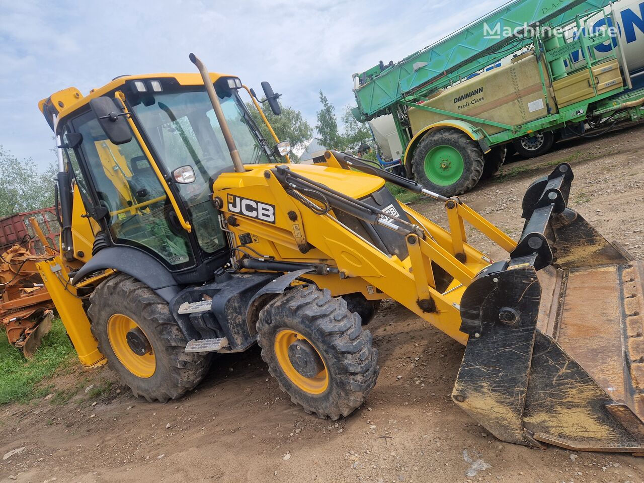 JCB 3CX backhoe loader