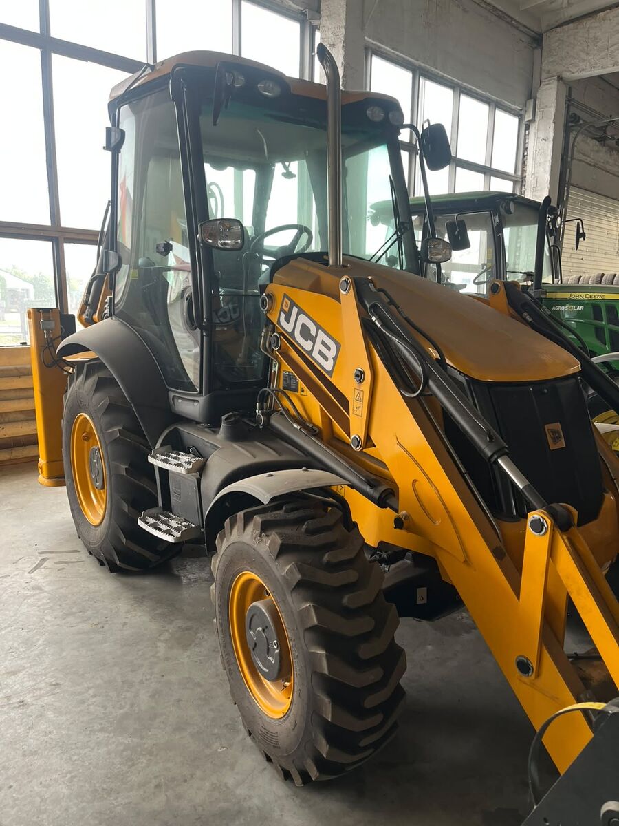 Новий екскаватор-навантажувач JCB 3CX