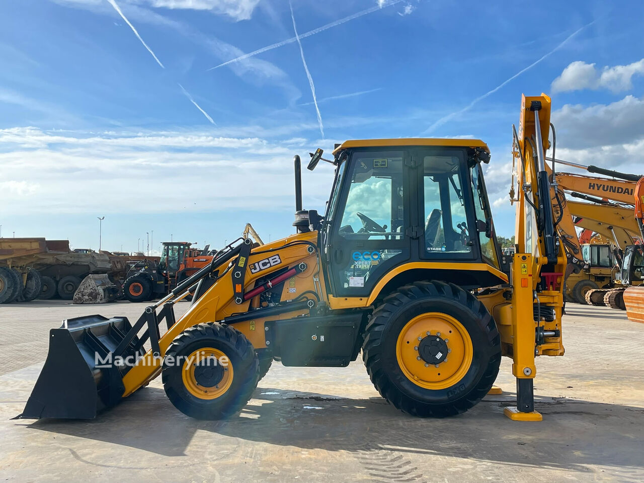 Nový traktorbagr JCB 3DX 4WD hammerlines - Machineryline