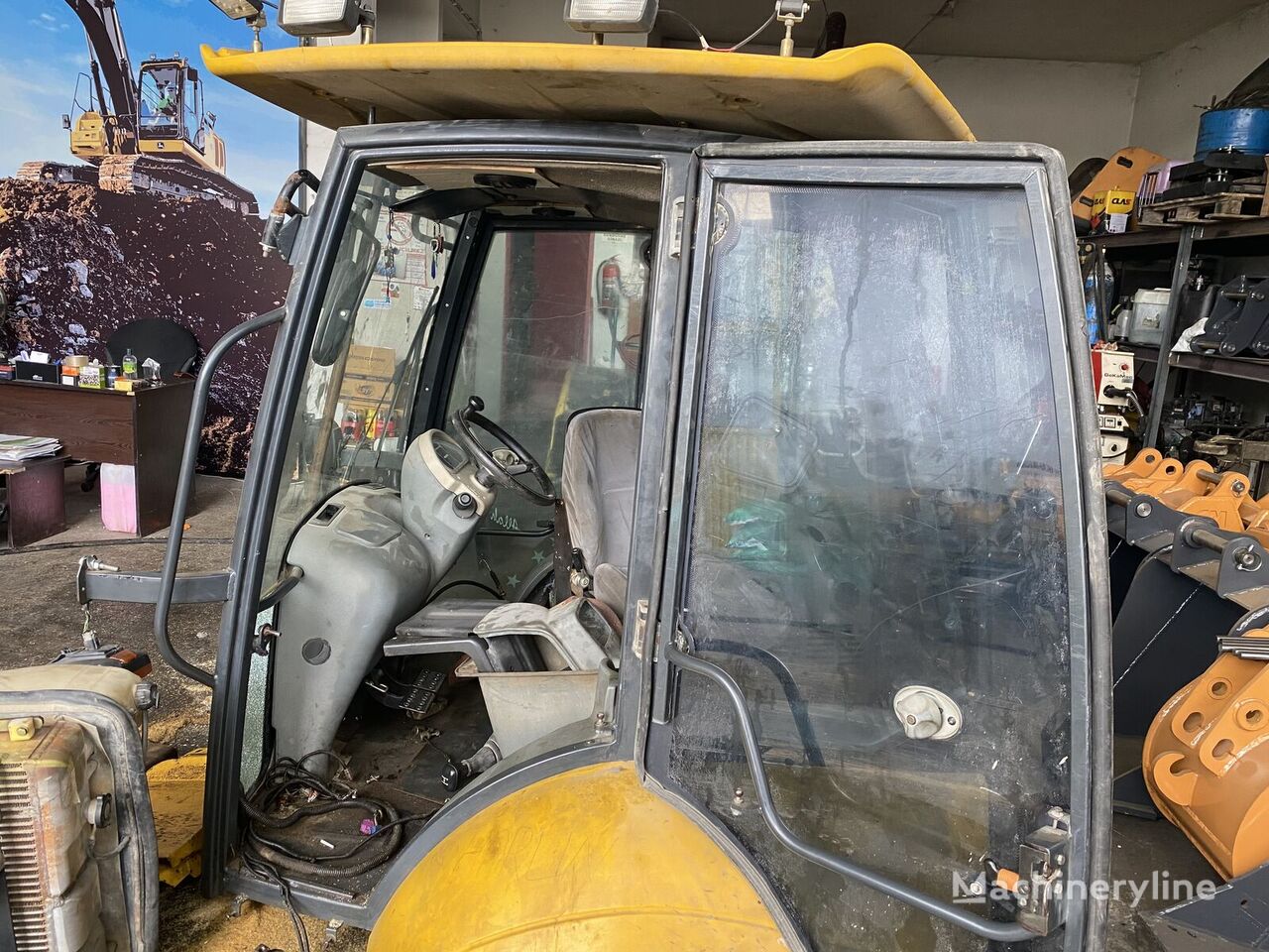 بیل بکهو Komatsu WB 93 S برای قطعات یدکی