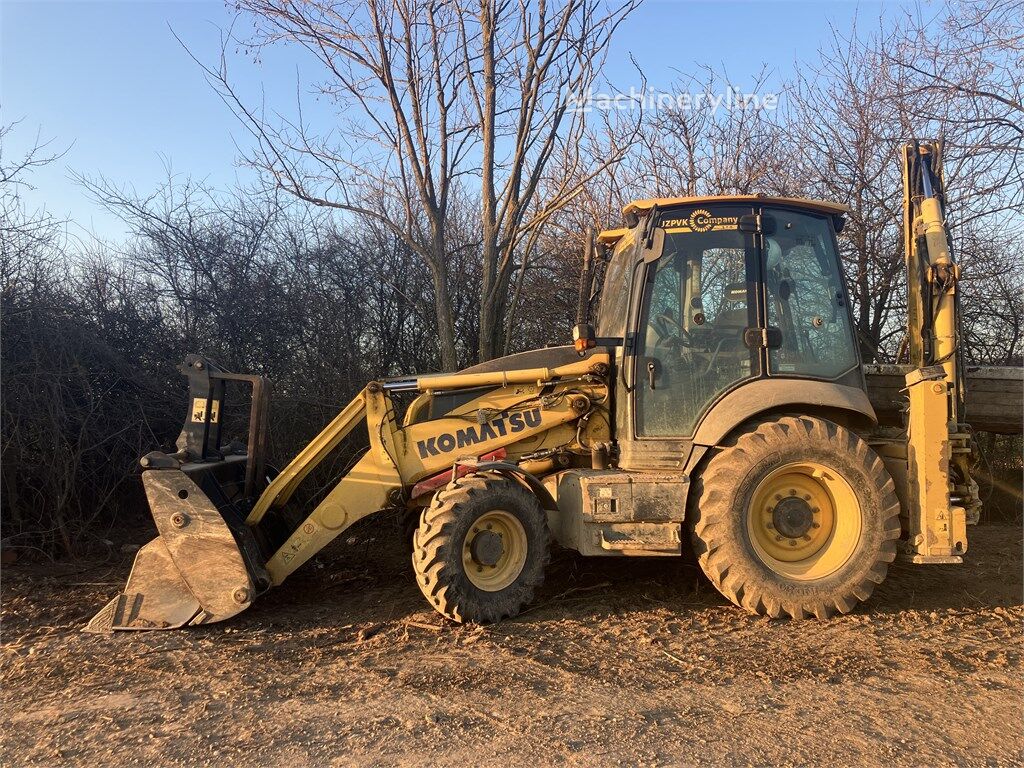 Komatsu WB93R-8 backhoe loader